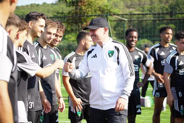Başkan Büyükakın, Kocaelispor’a Destek Vermek İçin Moral Ziyareti Gerçekleştirdi