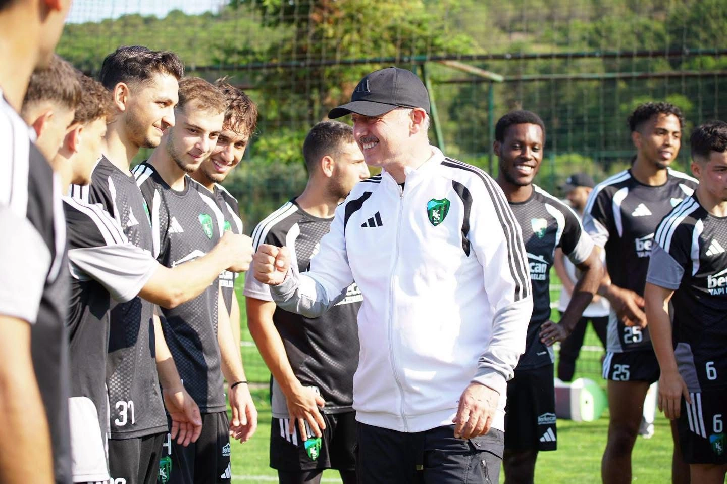 Başkan Büyükakın, Kocaelispor’a Destek Vermek İçin Moral Ziyareti Gerçekleştirdi