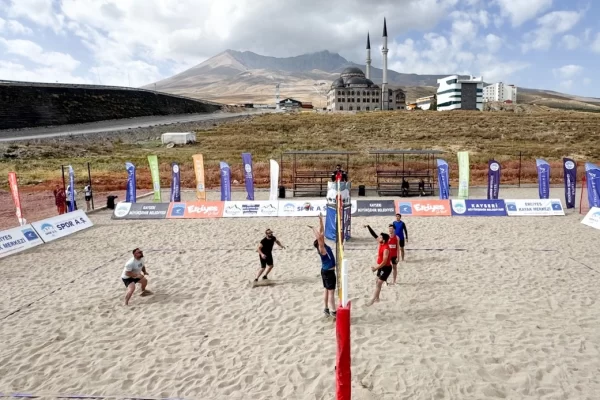 Erciyes’te Plaj Voleybolu Coşkusu Kapıda!