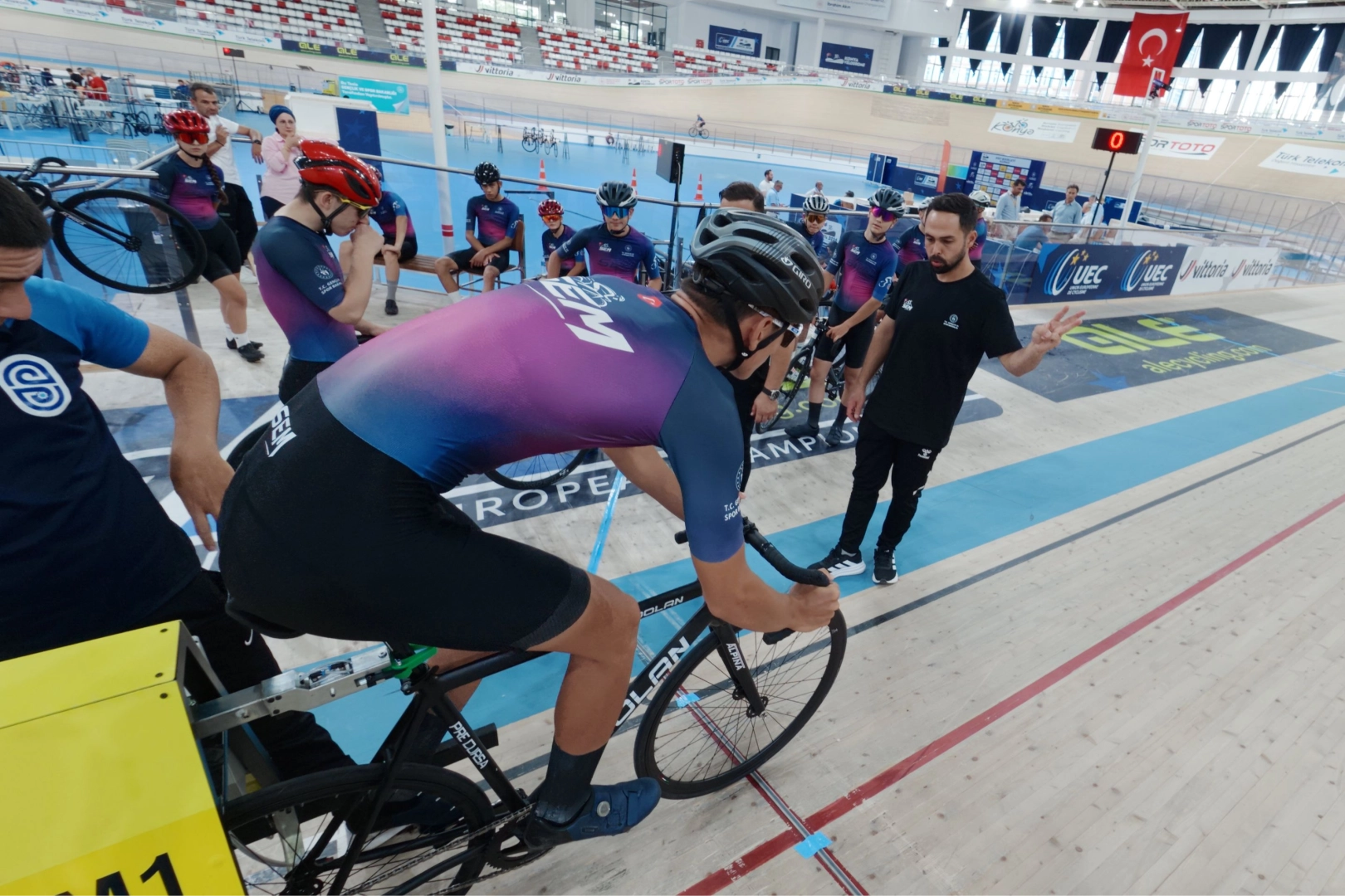 Konya’da Pedal Çevirenler Geleceği Şekillendiriyor: Pist Bisikleti Kupası Büyük İlgiyle Gerçekleşti!