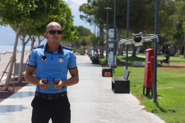 Konyaaltı Sahili’nde Drone ile Zabıta Denetim Dönemi!