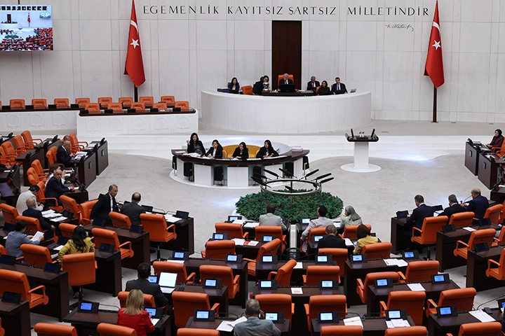 TBMM’den Emekli Maaşı Düzenlemesine İlk Onay Geldi