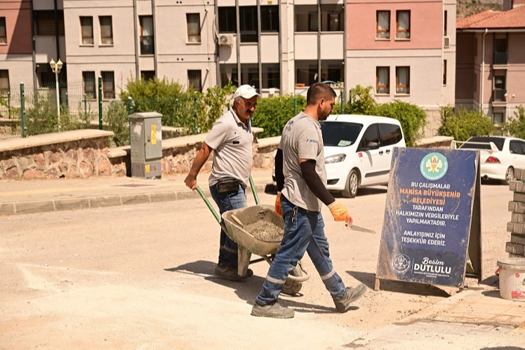 Akgedik’te Bozulan Yollar Yenileniyor