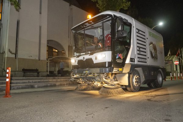 Mersin’de Temizlik ve Çevre Faaliyetleri Hız Kesmeden Devam Ediyor!