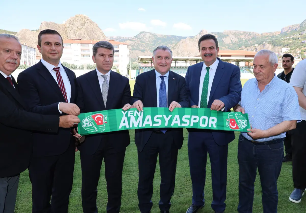 Bakan Osman Aşkın Bak, Amasya Şehir Stadyumu’nu Ziyaret Etti
