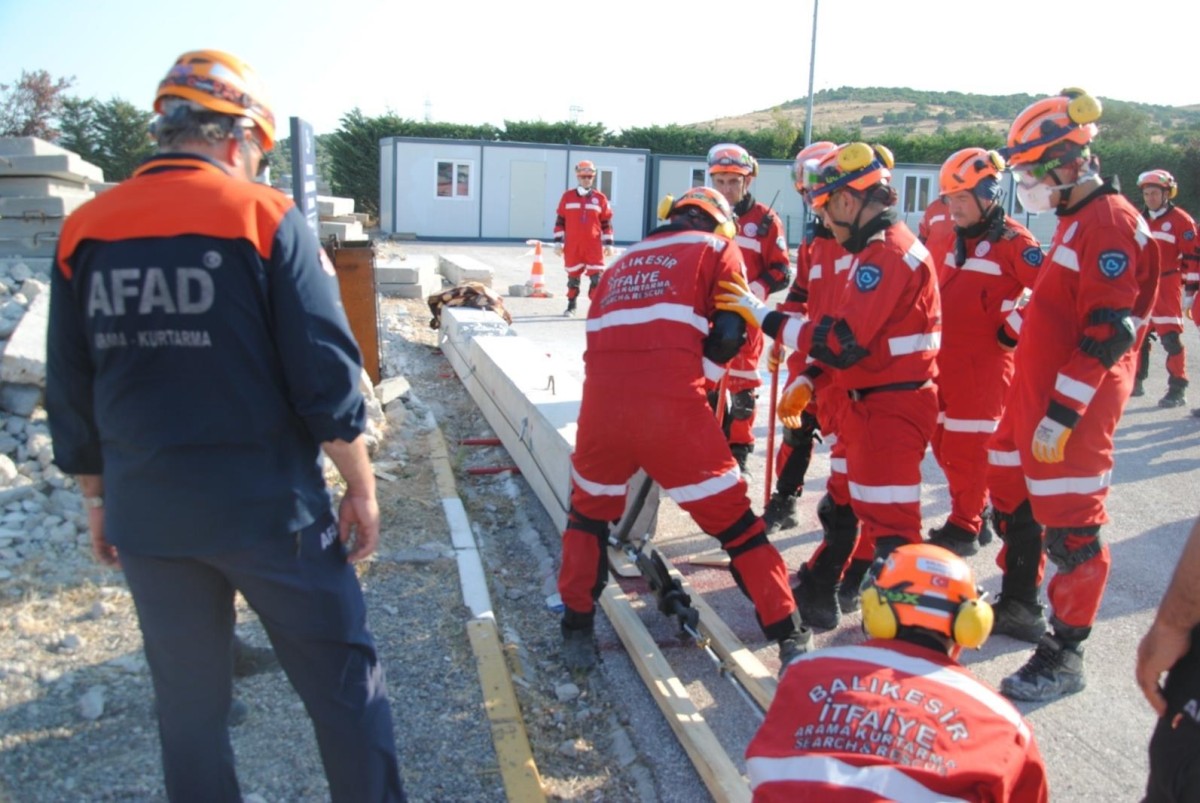 Balıkesir İtfaiyesi, AFAD Akreditasyonunu Başarıyla Gerçekleştirdi!
