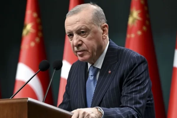 Cumhurbaşkanı Erdoğan, Katar’ın Eski Emiri İçin Taziye Diledi