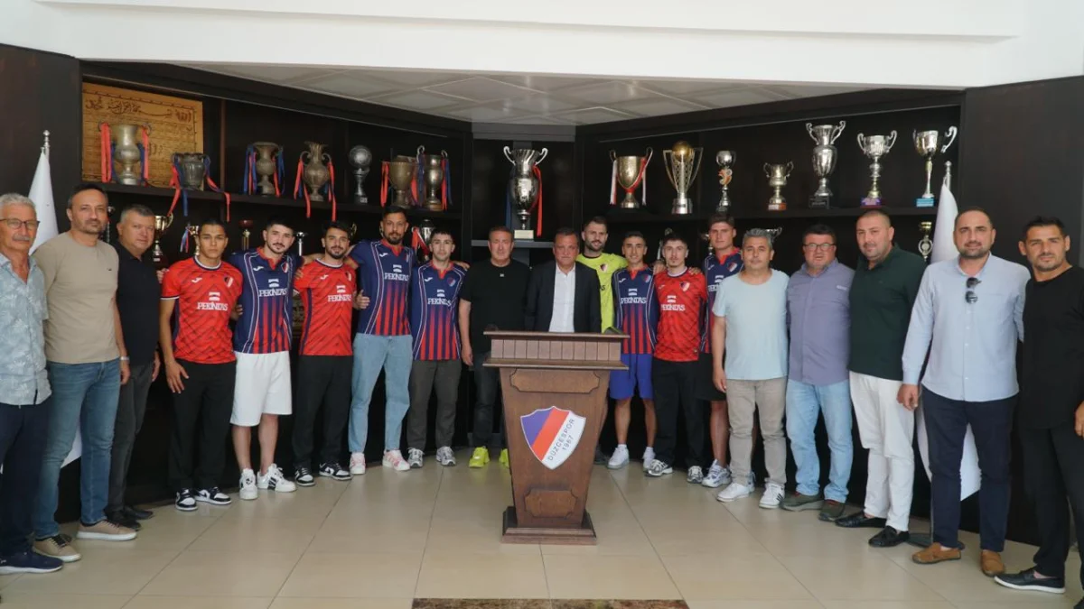 Düzcespor, Yeni Sezon İçin 10 Yeni Futbolcuyla Sözleşme İmzaladı