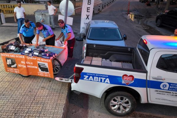 Antalya’da Kaldırım İşgallerine Karşı Sıkı Kontrol Başlatıldı