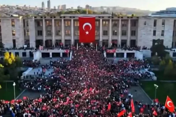 İletişim Başkanı Duran: 15 Temmuz, Türk Milletinin Tarihi Zaferidir