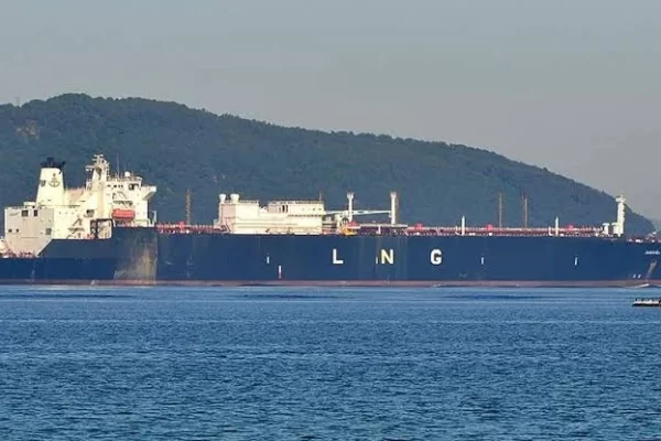 İran, Hürmüz Boğazı’ndaki tanker patlamaları hakkında bilgi verdi