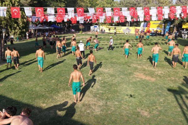Karakucak Güreşleri 26 Yıl Sonra Yeniden Düzenlendi