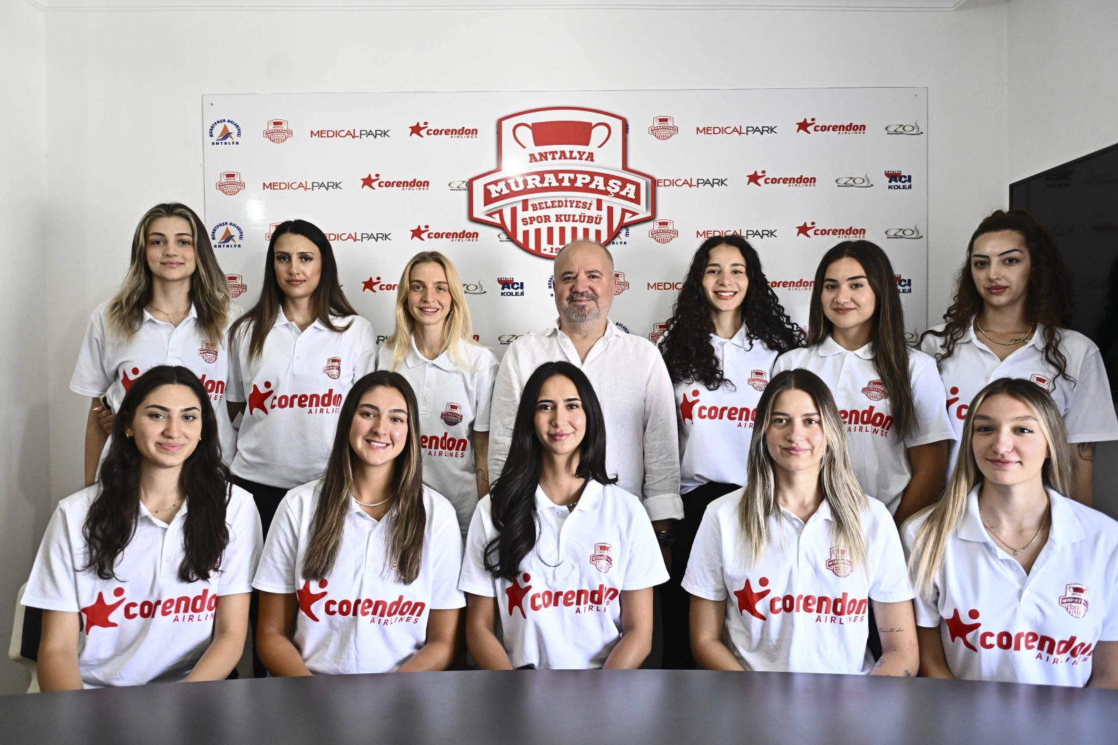 Muratpaşa Belediyesi Kadın Voleybol Takımı Kadrosunu Güçlendirdi