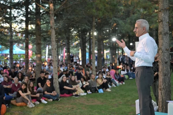 Bakan Uraloğlu, Kariyer Buluşmasında Gençlerle Bir Araya Geldi