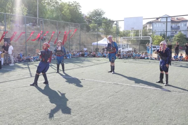 Kütahya’da Mahalle Buluşması: Eğlence ve Futbol Heyecanı Bir Arada