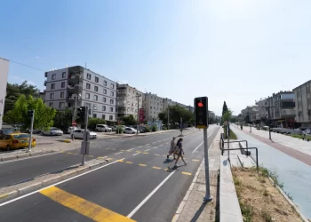 İzmir’de 6 Ayda 267 Kilometrelik Yol Yenilendi