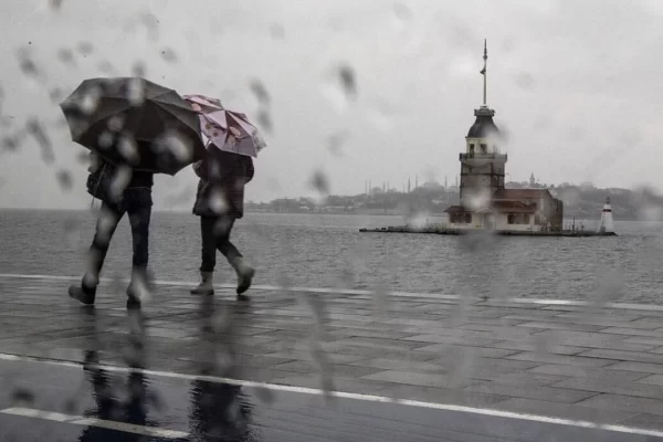 İstanbul İçin Yağış Uyarısı: Sıcaklıklar Mevsim Normallerinin Altına İnecek