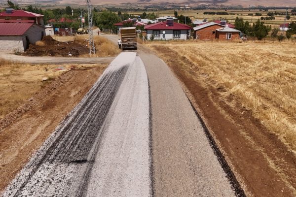 Afşin’de Kırsal Ulaşımı Güçlendiren Yol Çalışması