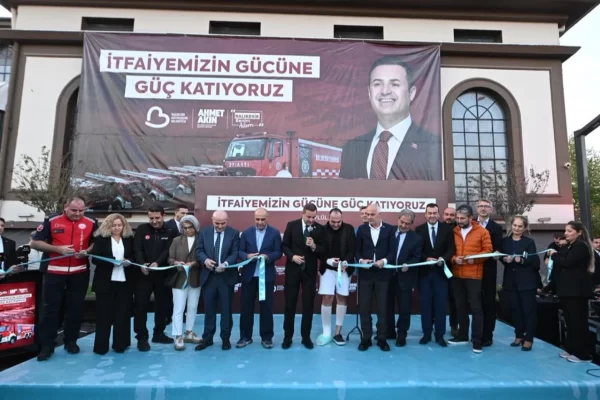 Balıkesir İtfaiyesi’ne 8 yeni araç: Afetlere hazırlık güçlendirildi