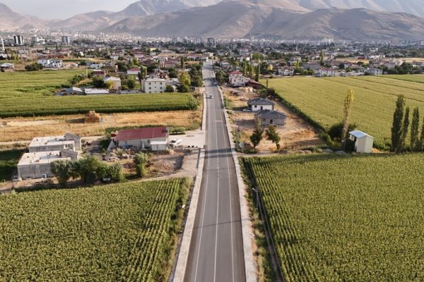 Afşin’de 800 Milyon TL’lik Asfalt Tesisi Bölge Yollarına Güç Katıyor