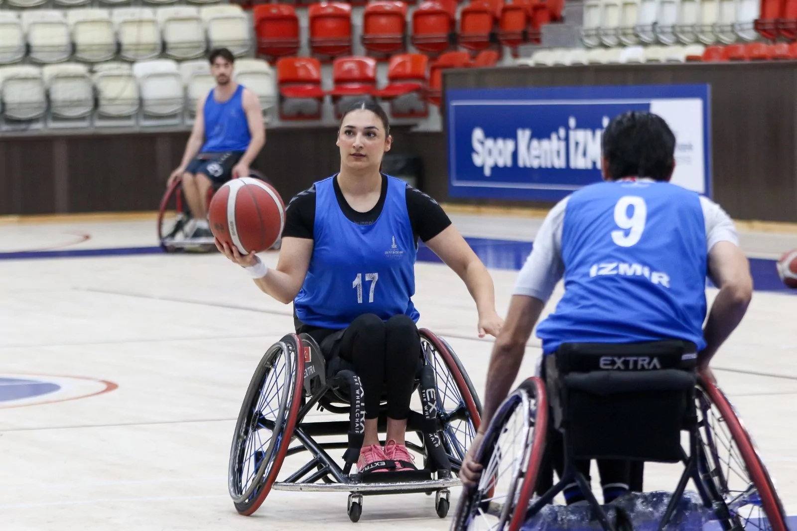 İzmir’in Tekerlekli Sandalye Basketbol Takımı Yeni Sezona Hazırlanıyor