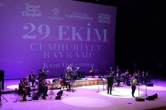 Denizli’de Cumhuriyet Bayramı Etkinlikleri Bilim Şov ve Konserle Başladı