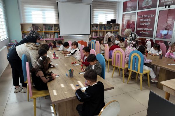 Kahramanmaraş’ta Çocuklar Kütüphanede Sanat ve Masalla Buluştu