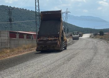 Göksun Yeniyapan Grup Yolunda Asfalt Çalışmaları Sürüyor